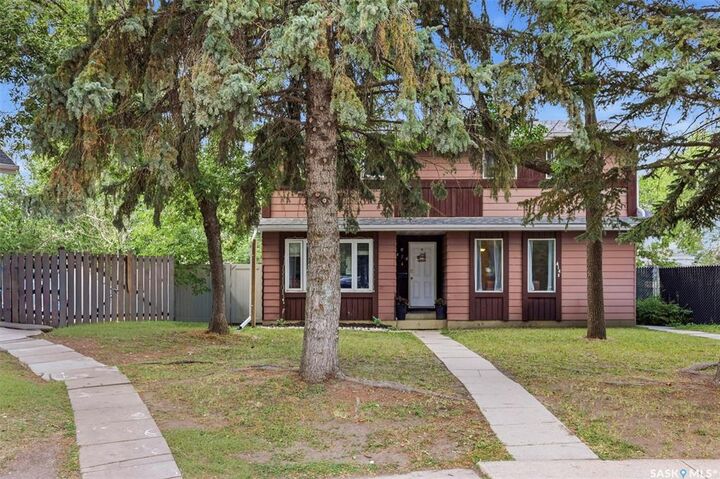 Property Photo: 414 Gardiner Place A & B SK S7N 2S9