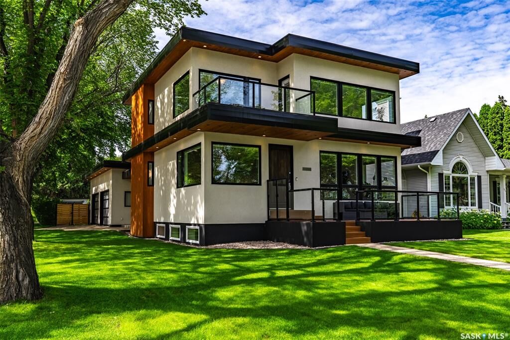 Property Photo: 1150 Spadina Crescent E SK S7K 3H8
