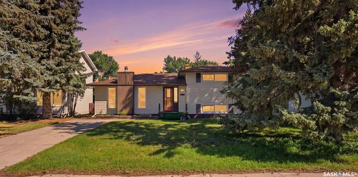 Property Photo:  2509 Taylor Street E  SK S7H 1W9 