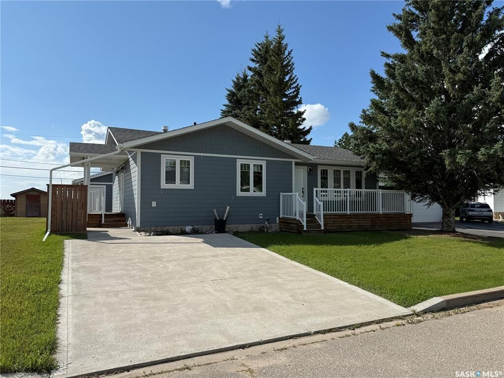 Property Photo: 705 Northridge Court SK S0J 2E0