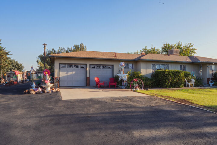 Property Photo: 24091 Avenue 95 CA 93270