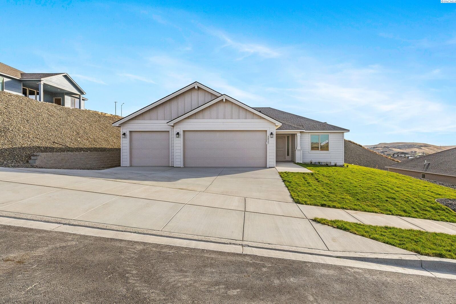 Property Photo: 2837 S Osborne St WA 99338