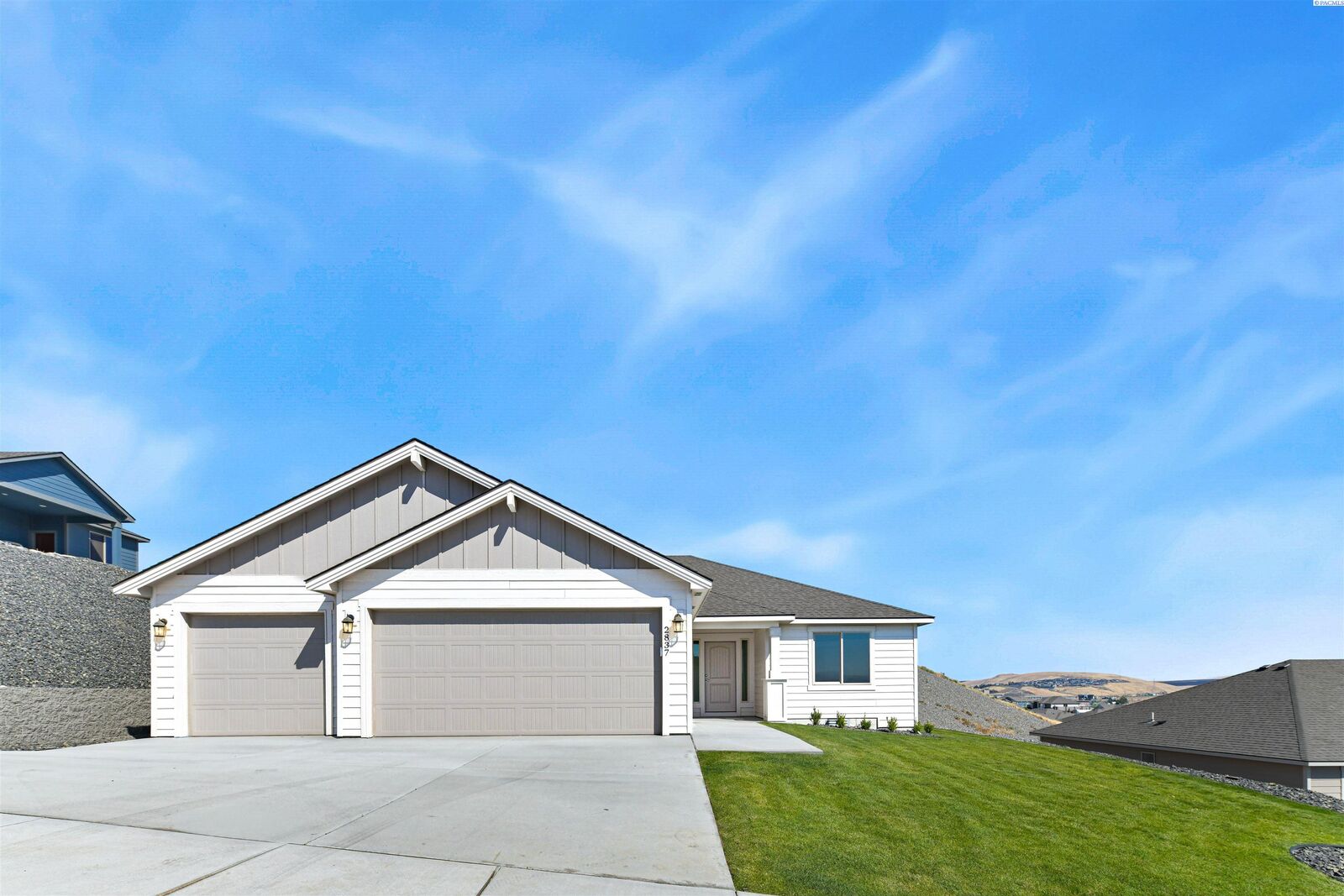 Property Photo: 2837 S Osborne St WA 99338