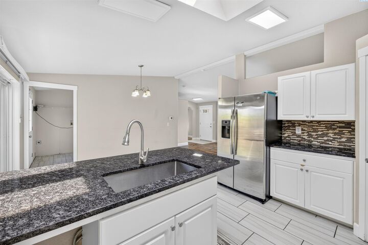 Property Photo:  418 S 23rd Ave  WA 99301 