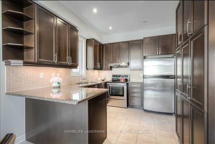 Property Photo:  77 Reynolds Crescent  ON L4G 0J1 