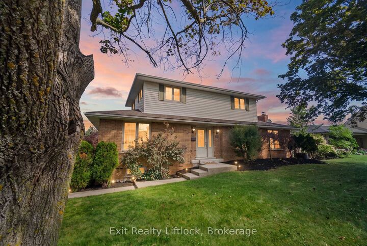 Property Photo: 958 Smithside Court ON K9J 8E2