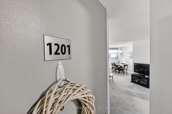 Property Photo: 215 Glenridge Avenue 1201 ON L2T 3J7