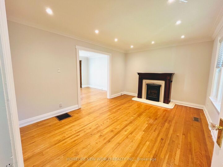 Property Photo:  121 Kingsdale Avenue Ground  ON M2N 3W5 
