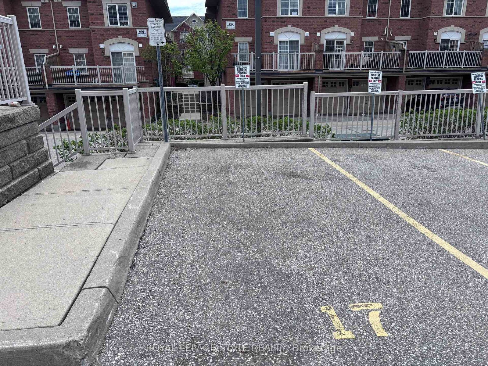 Property Photo: 615 Shoreline Drive 17 ON L5B 4K4