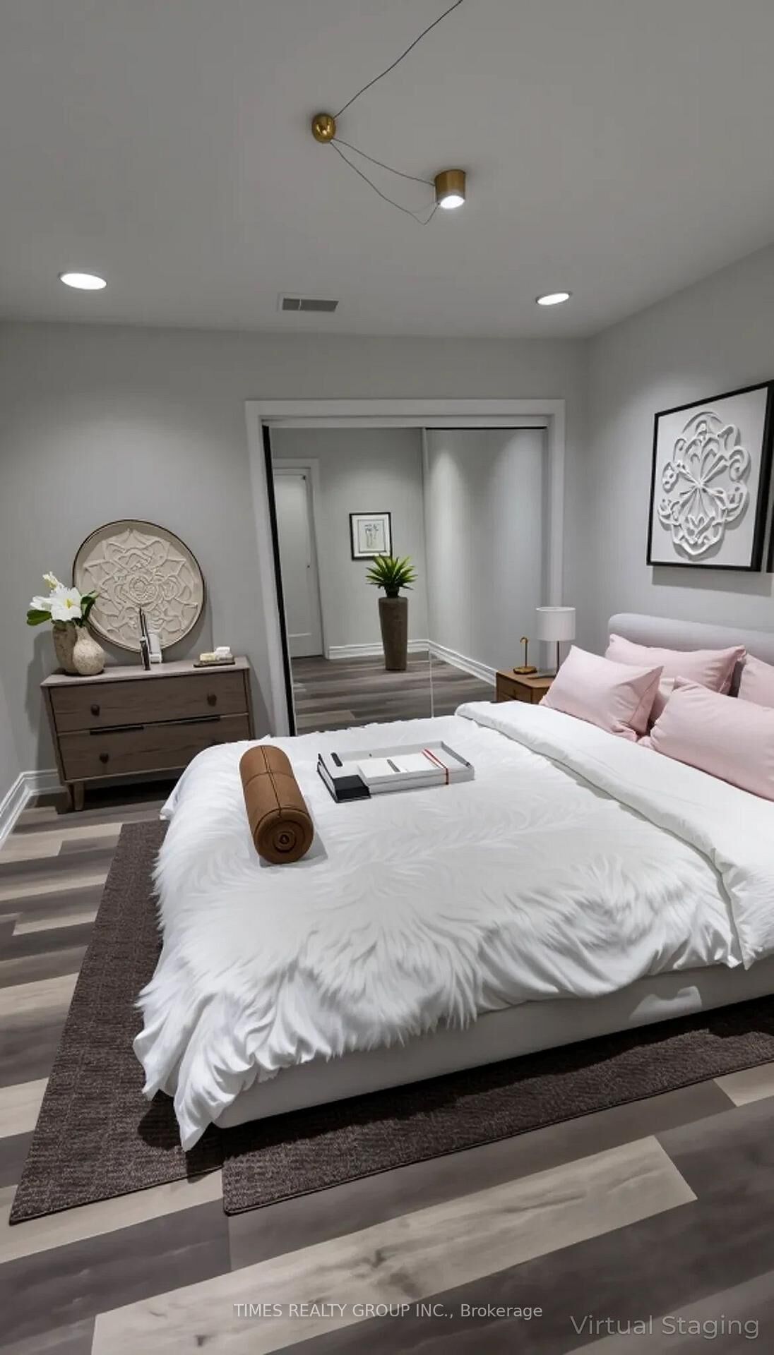 Property Photo:  600 Church Street 2  ON M4Y 2E7 