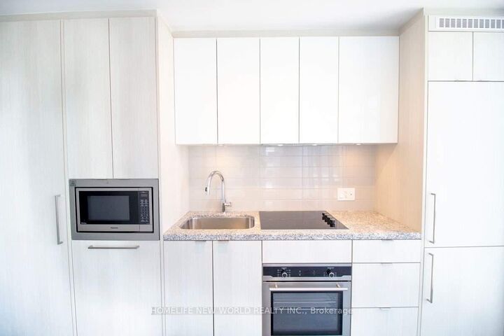 Property Photo:  115 Blue Jays Way 4111  ON M5V 0N4 