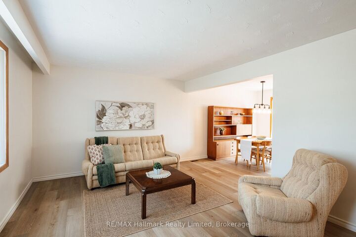Property Photo: 117 Old Country Drive ON N2E 1S4