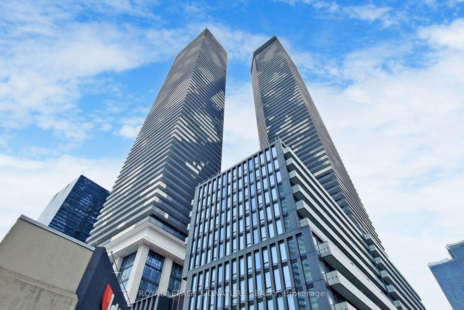 Property Photo: 138 Downes Street 5203 ON M5E 0E4