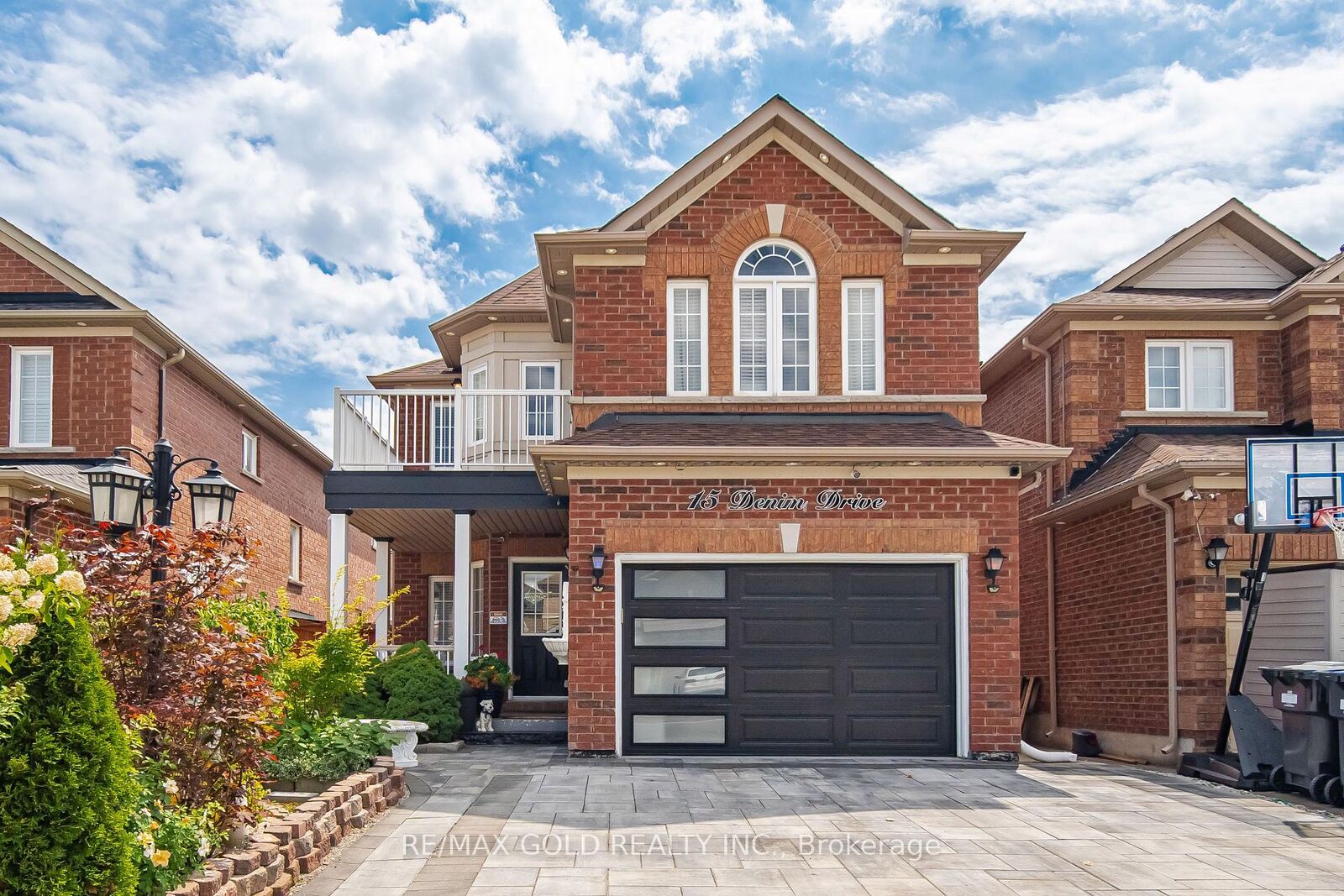 Property Photo: 15 Denim Drive ON L6P 1K4