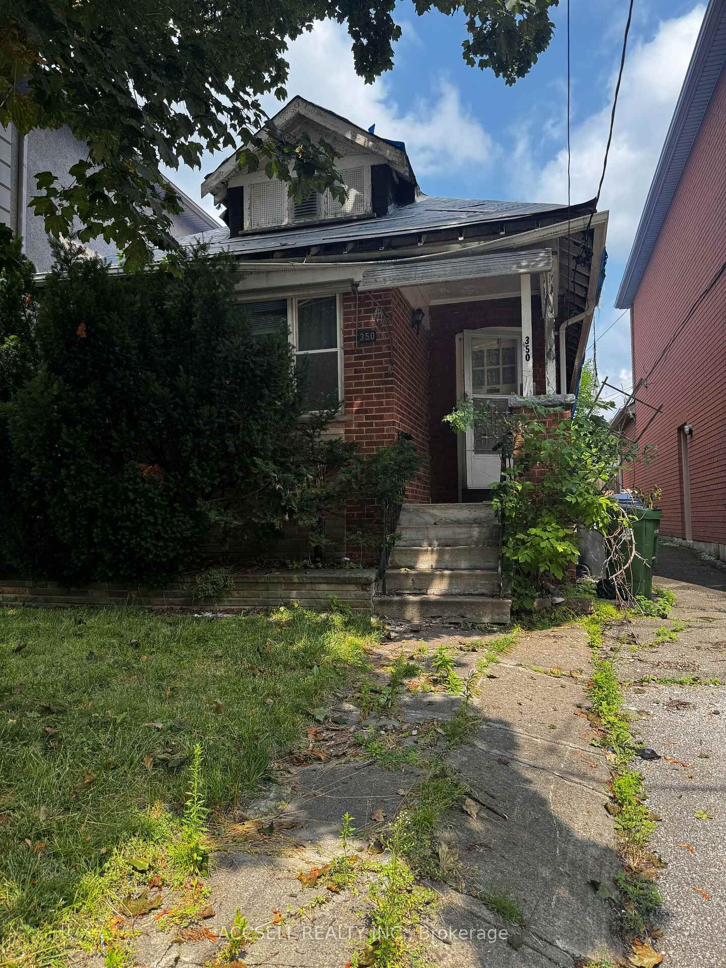 Property Photo: 350 Belsize Drive ON M4S 1N1