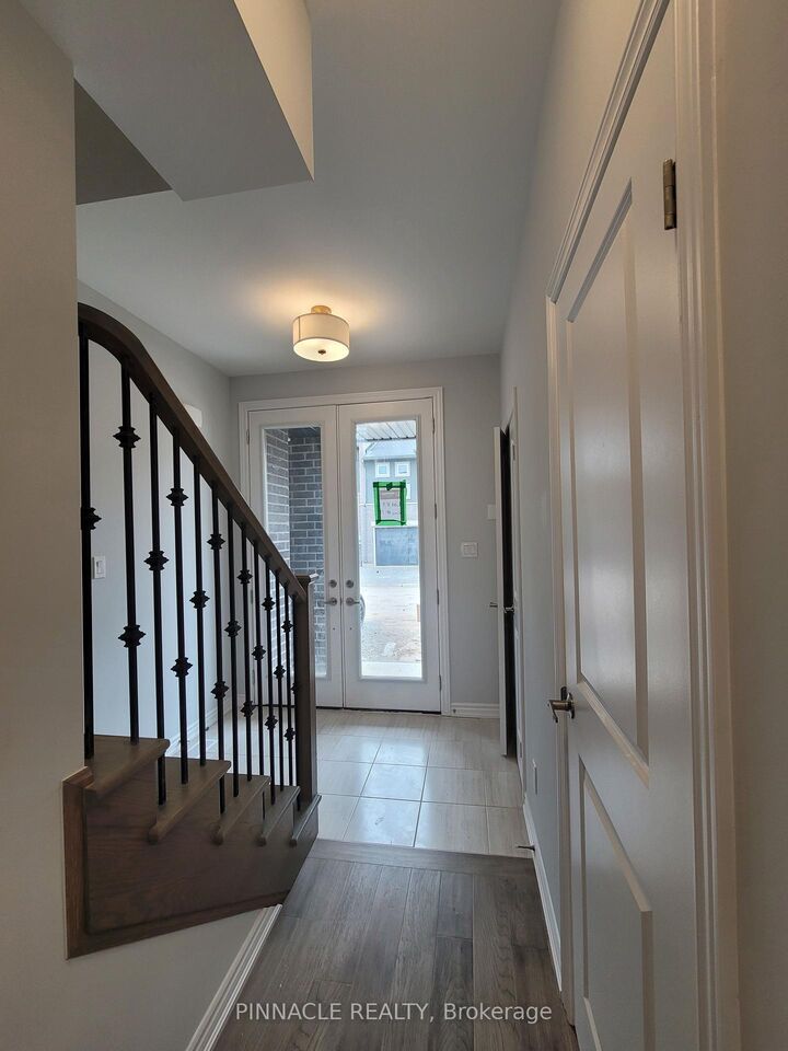 Property Photo:  13 Renfrew Trail  ON L3C 0K2 