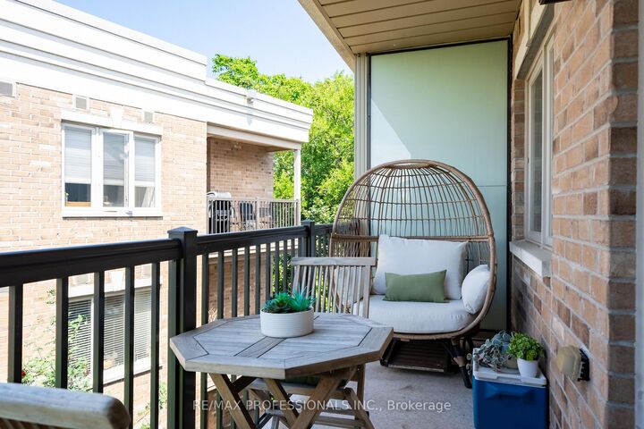 Property Photo: 73 Washington Avenue 405 ON L6K 1W5