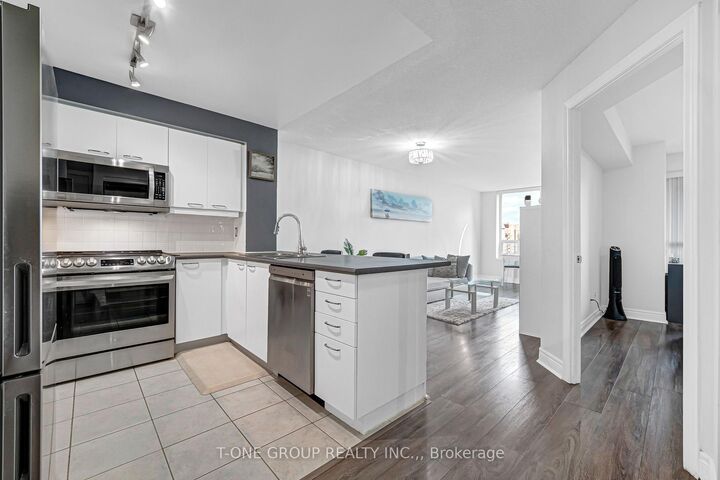 Property Photo: 48 Suncrest Boulevard 720 ON L3T 7Y5