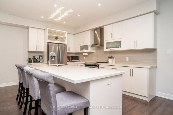 Property Photo:  58 Donald Fleming Way 136  ON L1R 0N8 