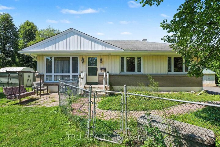Property Photo: 1908 Saunderson Drive ON K1G 2C7