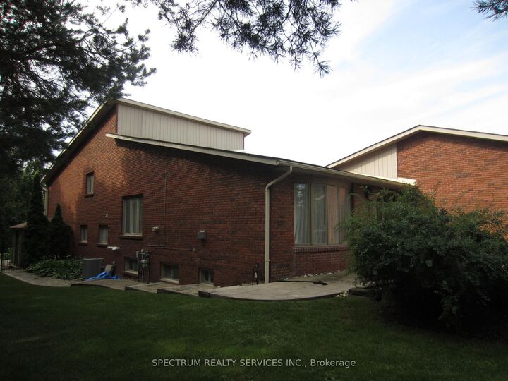 Property Photo: 135 Hayhoe Avenue ON L4L 1S5