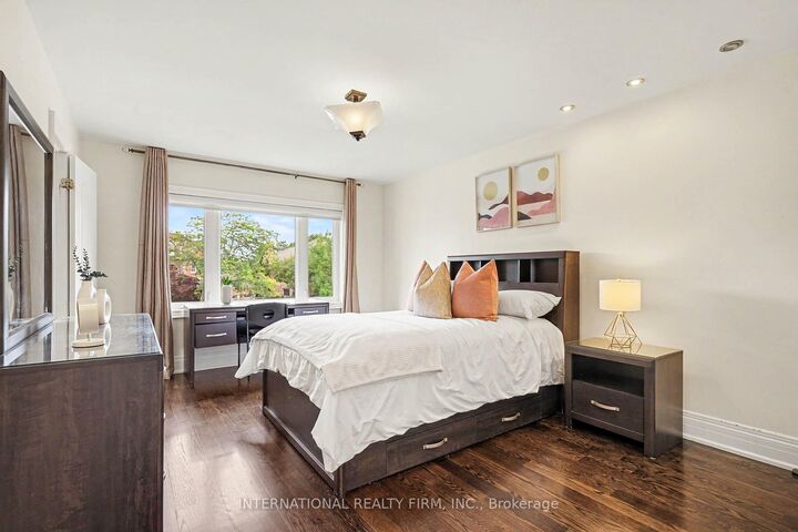 Property Photo:  5240 Elmridge Drive  ON L5M 5A4 