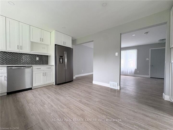 Property Photo: 216 Brunswick Crescent ON N6G 3L2