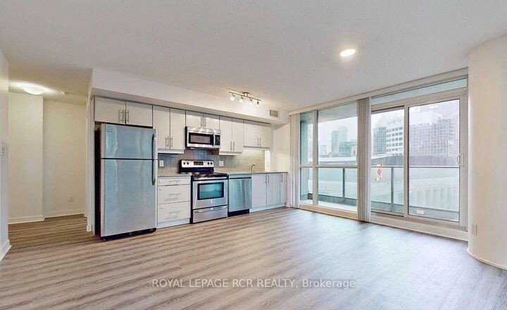 33 Bay Street 904 — photo 1