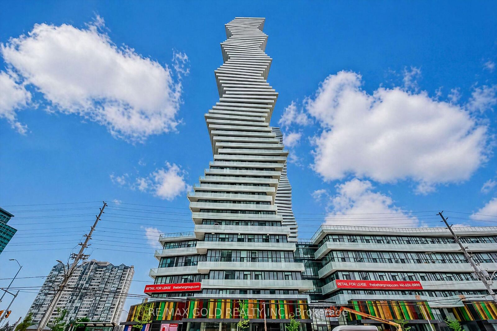 Property Photo: 3900 Confederation Parkway 809 ON L5B 0M3