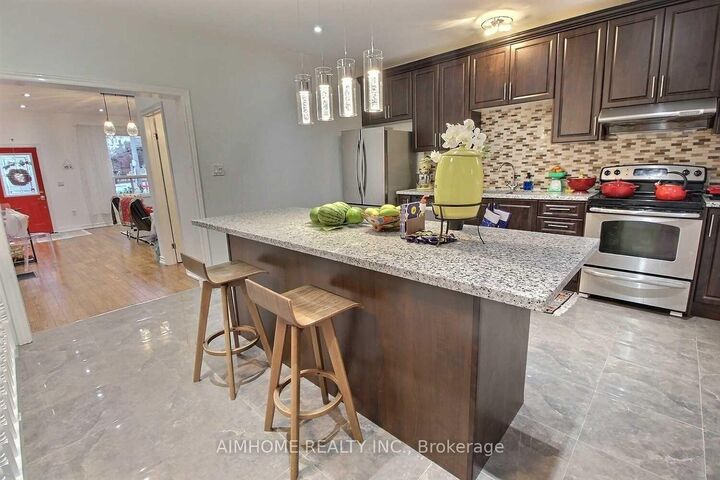 966 Dundas Street E — photo 1