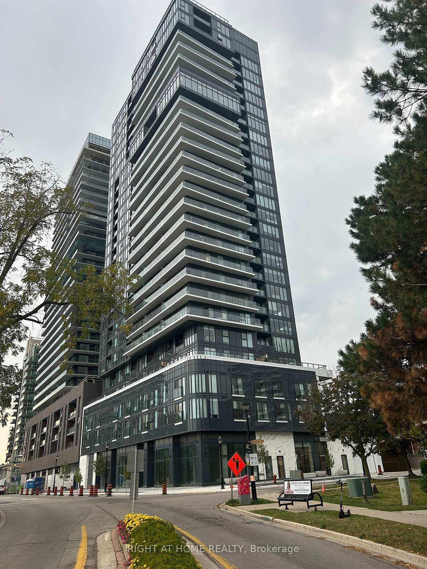 Property Photo:  370 Martha Street 1902  ON L7R 0G9 