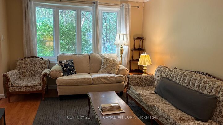 Property Photo:  460 Castlegrove Boulevard Room 1  ON N6G 1K8 