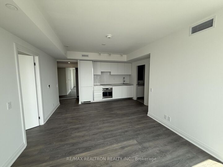 Photo de la propriété: 25 Frederick Todd Way 910 ON M4G 0C9