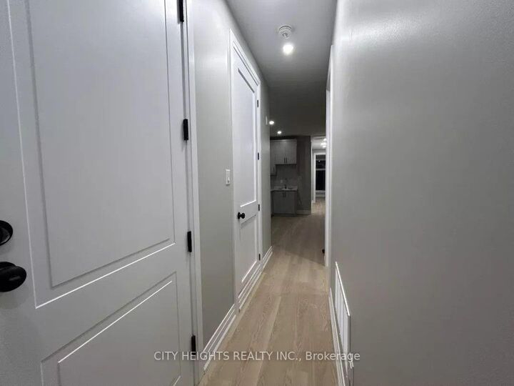 Property Photo:  10 Robins Avenue 3  ON L8H 4M7 