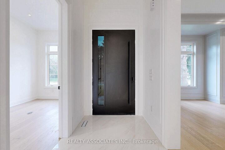 Property Photo: 32 Cossar Avenue ON L4G 3N8