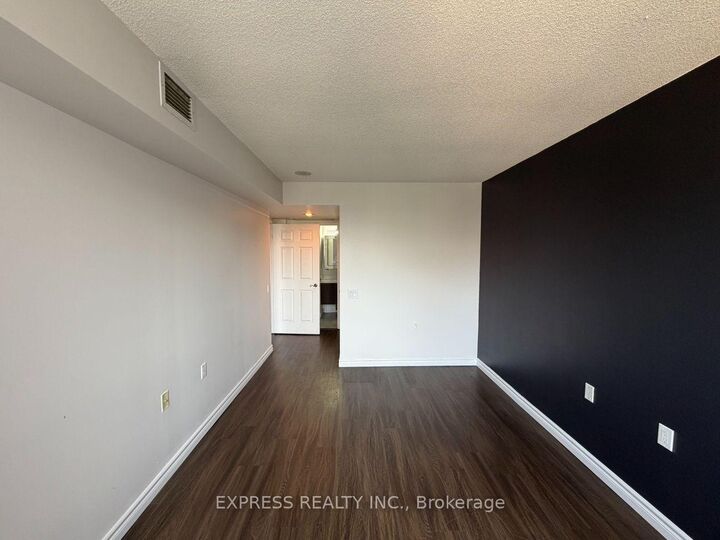 Property Photo:  35 Finch Avenue E 2211  ON M2N 6Z8 