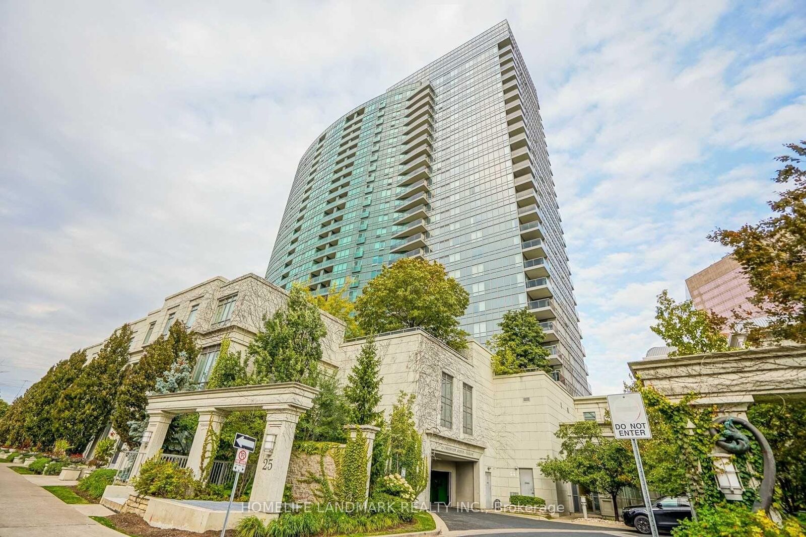 Photo de la propriété: 25 Greenview Avenue 828 ON M2M 0A5