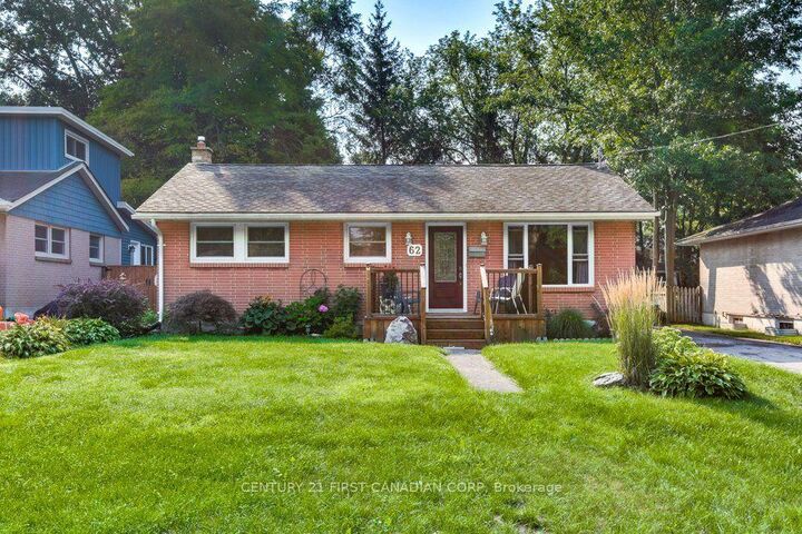 62 Thorncrest Crescent — photo 1