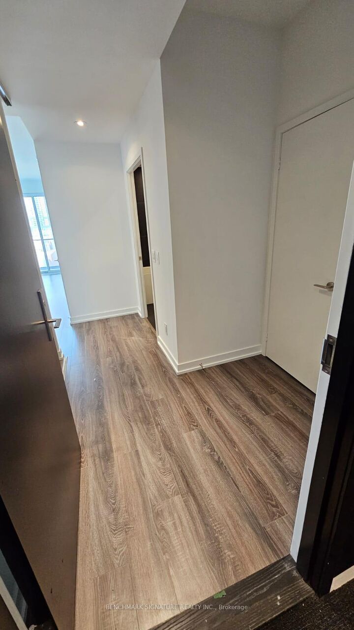 Property Photo: 20 Edward Street 2513 ON M5G 0C5