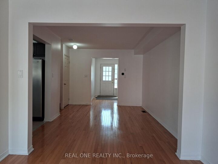 Property Photo: 68 Maffey Crescent ON L4S 0A7