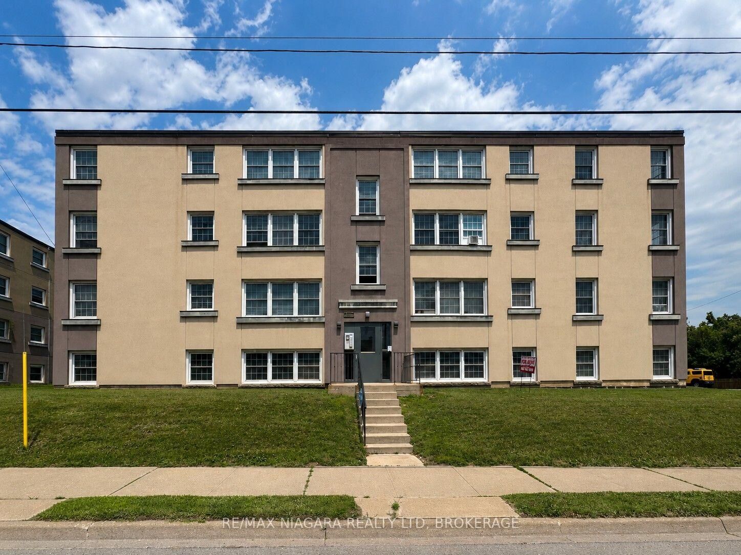 Property Photo:  143 Westchester Crescent 5  ON L2P 2N8 