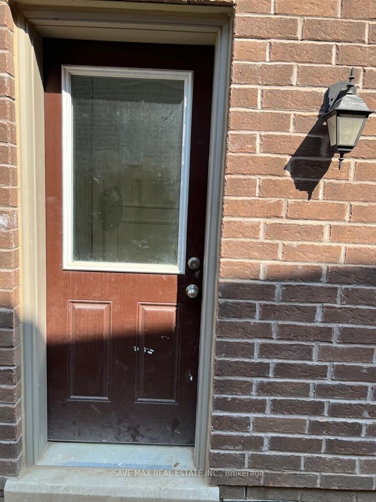 Photo de la propriété:  14 Lady Evelyn Crescent Basement  ON L6Y 6C7 