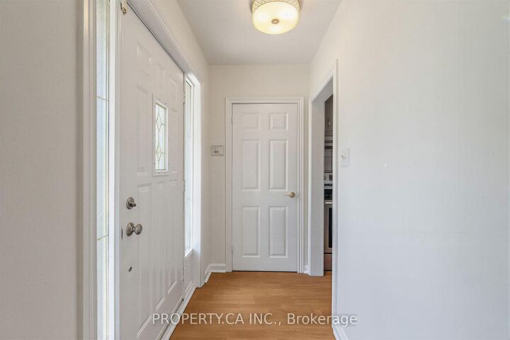 Property Photo: 48 Santa Barbara Road ON M2N 2C2