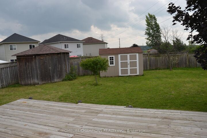 Property Photo:  132 Henhoeffer Crescent  ON N2E 4H3 