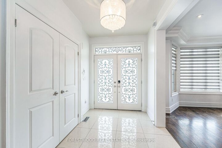Property Photo: 138 Winston Park Boulevard ON M3K 1C5