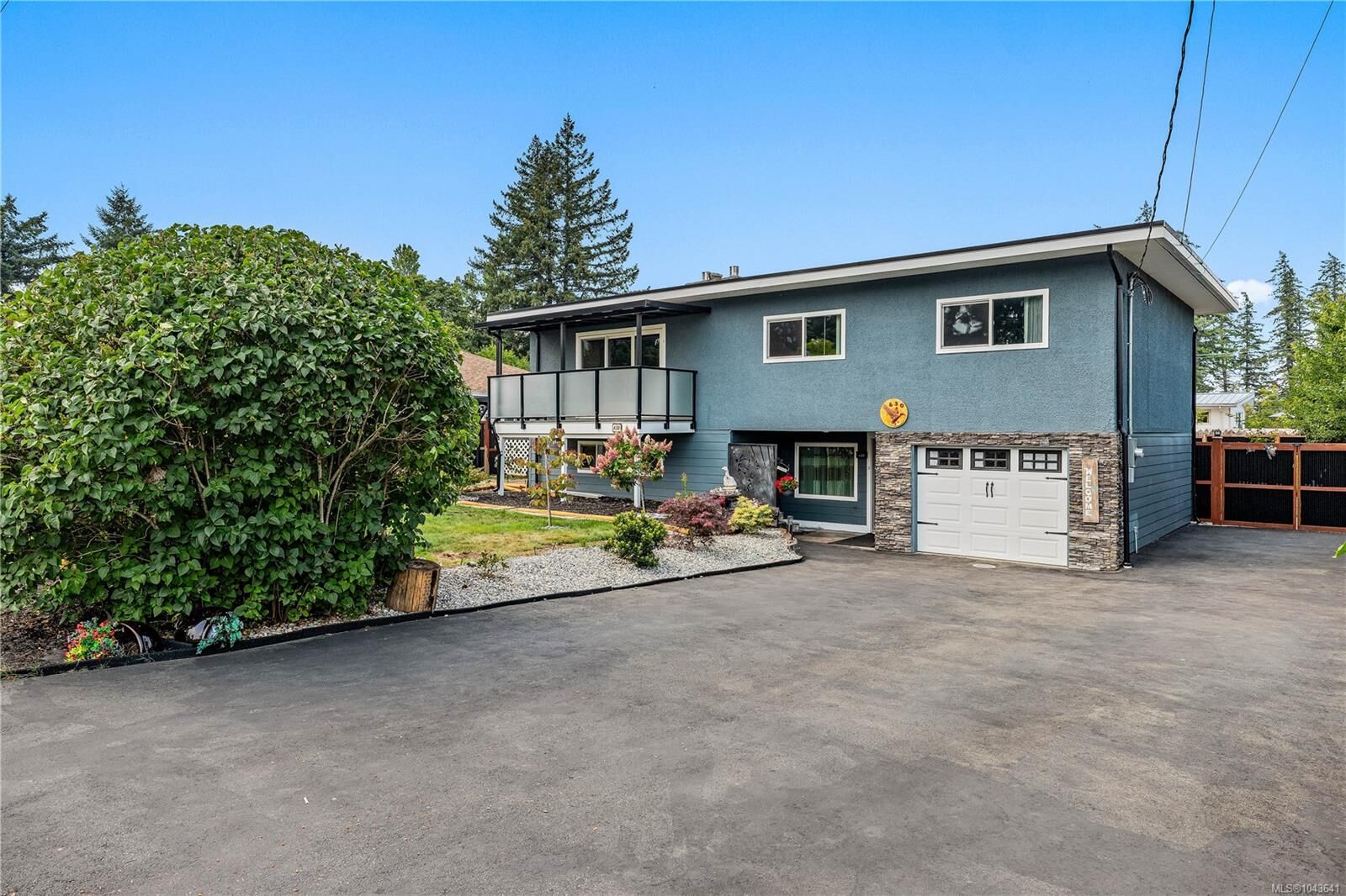 Property Photo: 430 Elizabeth Rd BC V9W 3R2