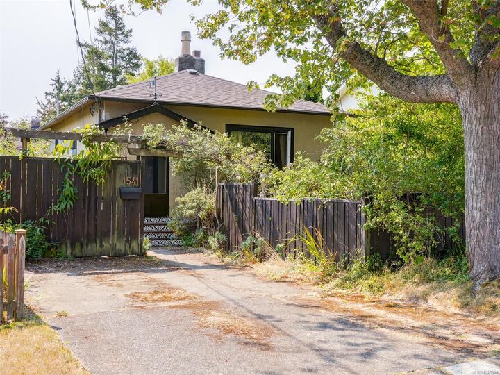 1541 Burton Ave — photo 1