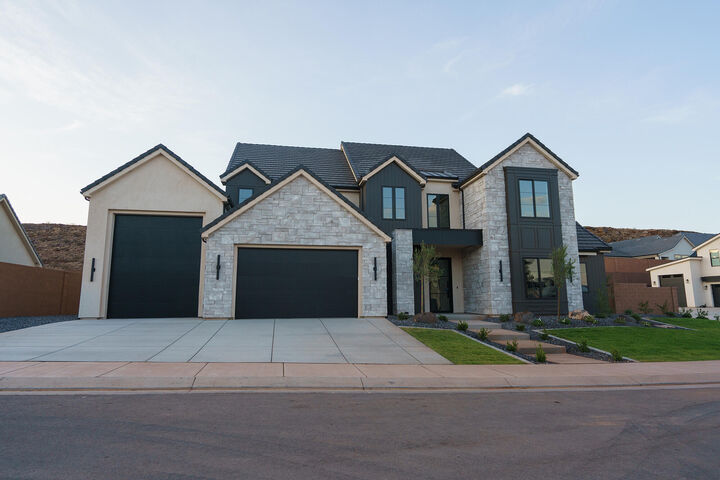 Property Photo:  3165 S Tallow Tree Dr  UT 84780 