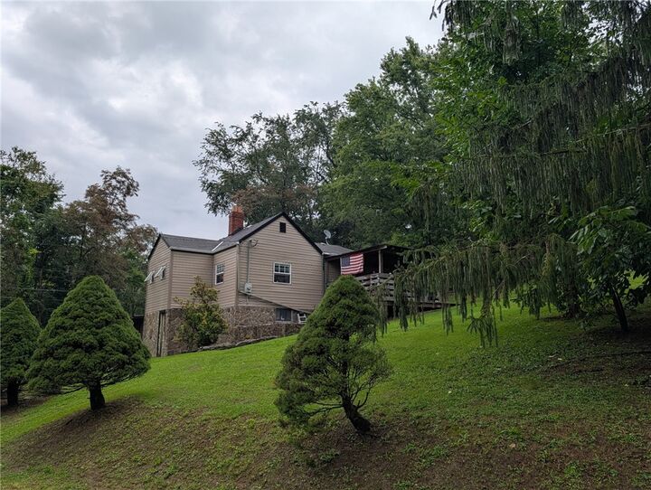 Property Photo:  237 Fox Stop Rd  PA 15022 