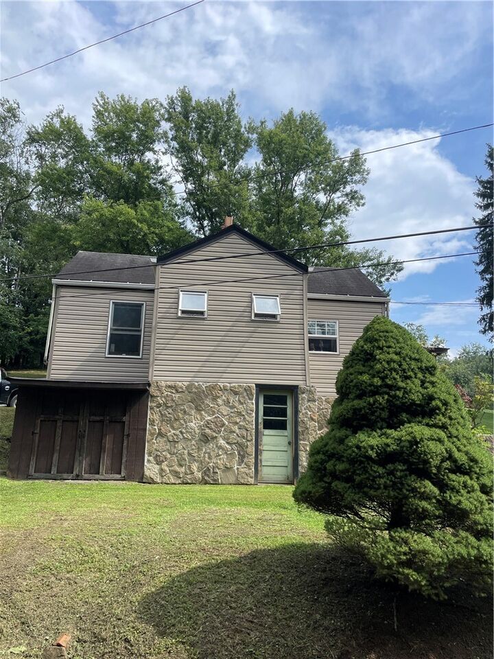 Property Photo:  237 Fox Stop Rd  PA 15022 